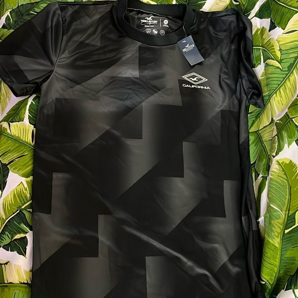 NWT HOLLISTER Sport Knitter Soccer Style Shirt Mens Size XS Black